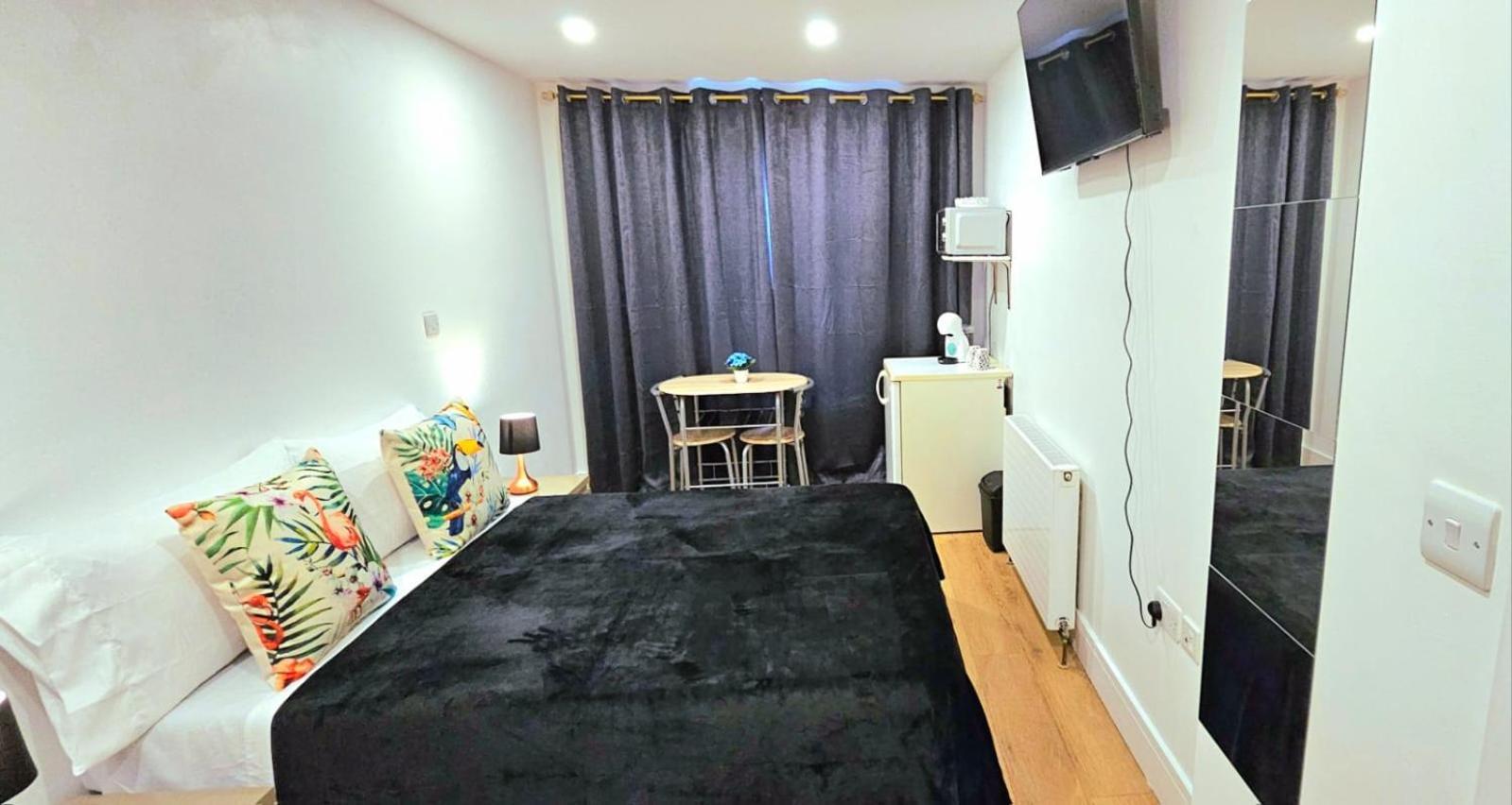 Penelope Ensuite Double Room Λονδίνο Εξωτερικό φωτογραφία